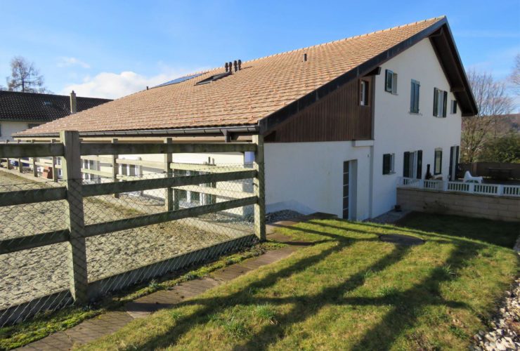 Terrasse en attique de 3.5 pièces avec belle hauteur sous plafond