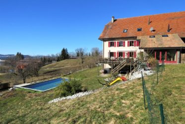 Magnifique ferme rénovée de plus de 370 m2 avec piscine, cadre idyllique !