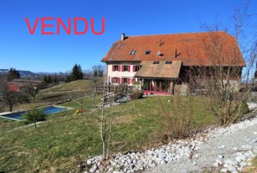 Magnifique ferme rénovée de plus de 370 m2 avec piscine, cadre idyllique !