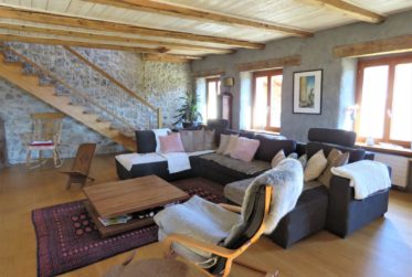 Magnifique ferme rénovée de plus de 370 m2 avec piscine, cadre idyllique !