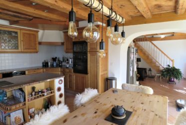 Magnifique ferme rénovée de plus de 370 m2 avec piscine, cadre idyllique !