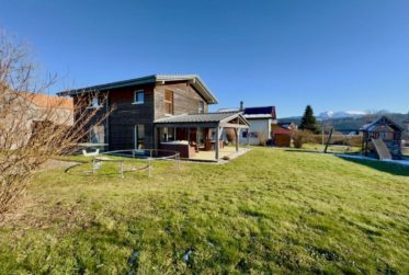 Villa individuelle avec grand terrain plat de 958 m2