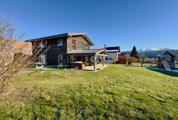 Villa individuelle avec grand terrain plat de 958 m2