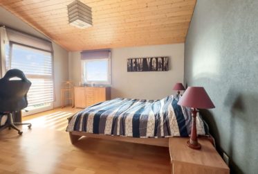 Villa individuelle avec grand terrain plat de 958 m2