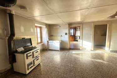 Ferme villageoise - Parcelle de 2'578 m2 en zone village !