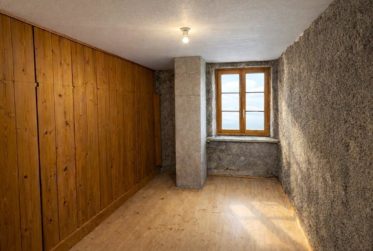 Ferme villageoise - Parcelle de 2'578 m2 en zone village et gros potentiel d'agrandissement !