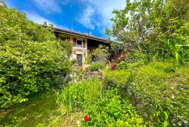 Authentique propriété villageoise au fort potentiel